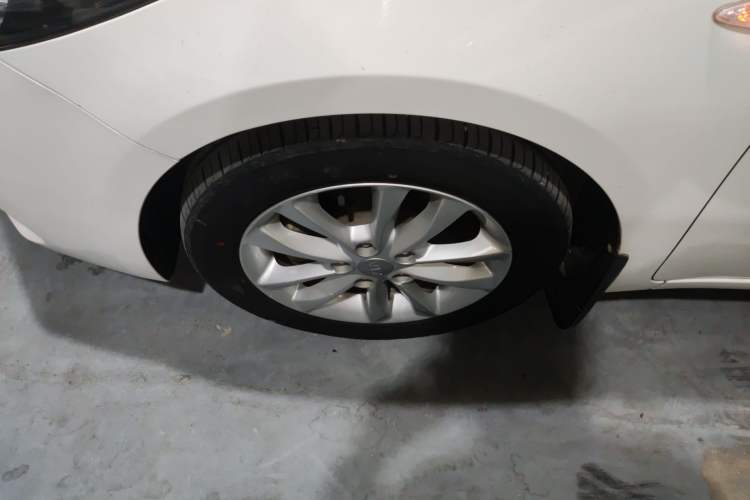 Used Kia K3 2016 1.6L Automatic GL Left Front Wheel Hub