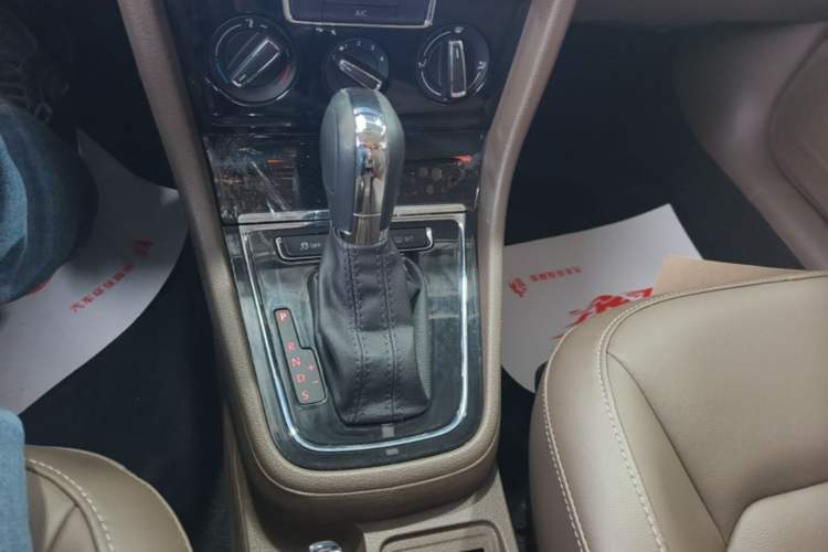 Used Volkswagen Bora 2014 1.6L Automatic Comfort Model Gear Lever