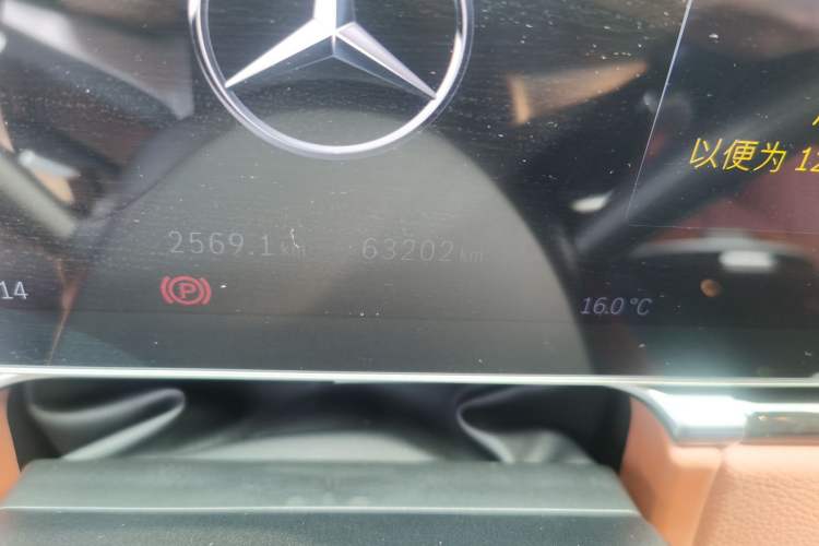 Used Mercedes-Benz S-Class 2021 S 450 L 4MATIC Odometer Close Up