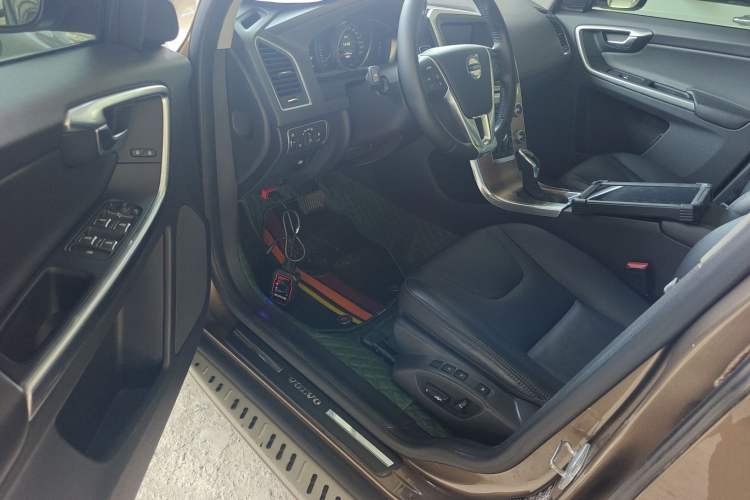 Used Volvo XC60 2017 T5 AWD Smart Upgrade Edition Left Front Seat