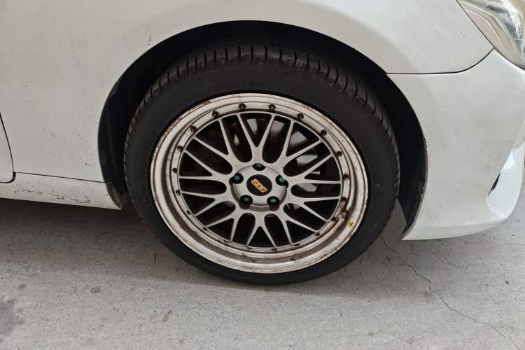 Used Toyota Reiz 2013 2.5S Elite Edition Right Front Wheel Hub