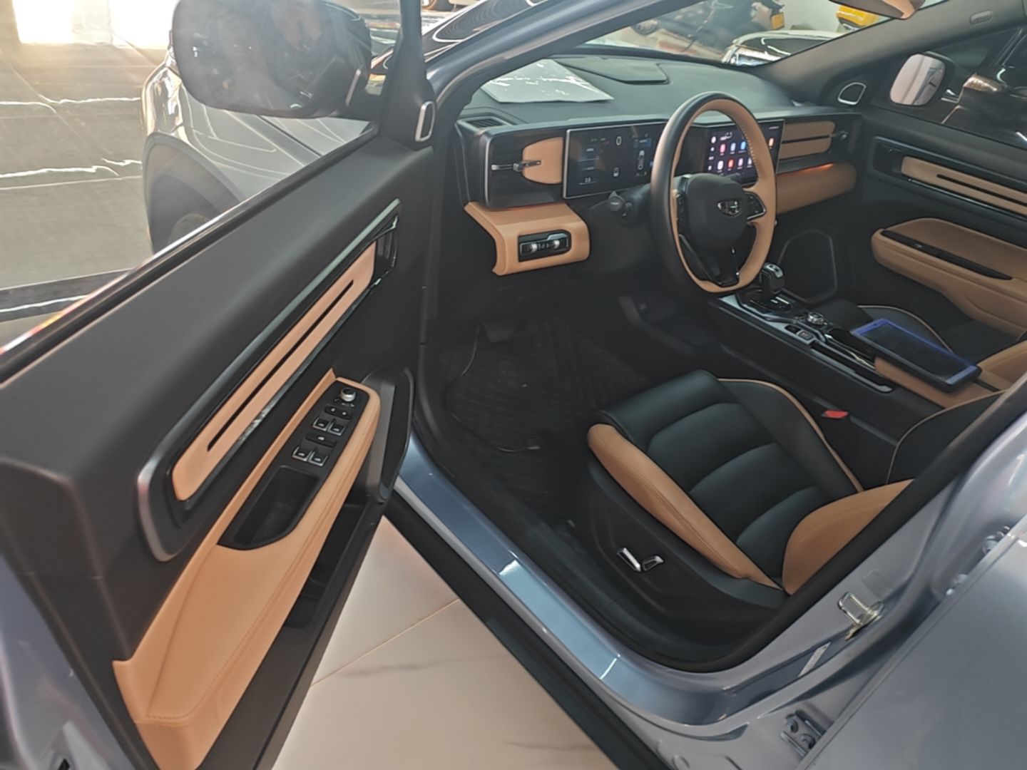 Geely Auto icon 2023 1.5TD Chocolate Luxe Edition — снимка 18