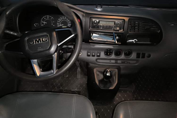 Used JMC Transit 2017 2.8T Commercial Version Short Wheelbase Mid-Roof 6/7/8-Seater JX493