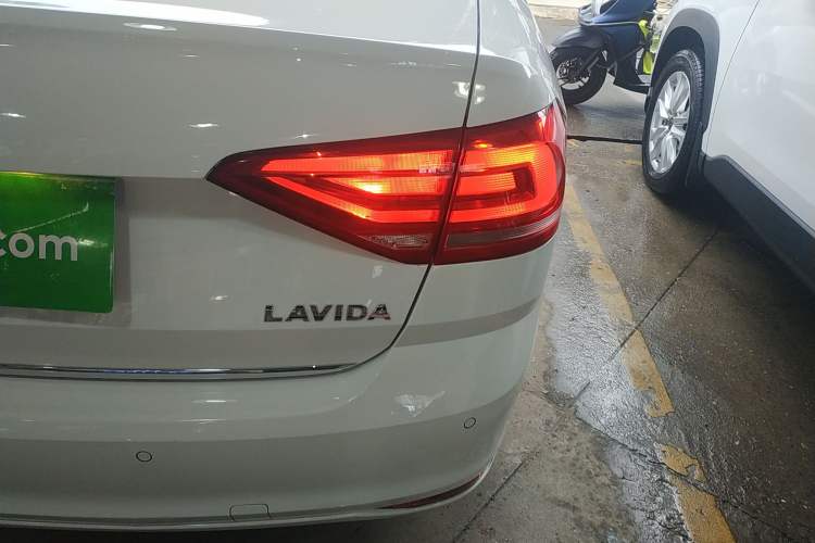 Used Volkswagen Lavida 2015 1.6L Automatic Comfort Edition