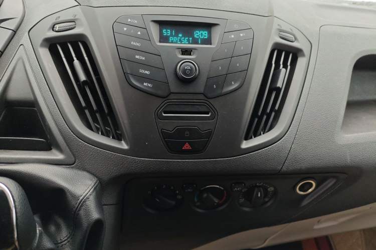 Used Ford Transit 2019 2.0T Diesel Commercial & Travel Short Wheelbase Low-Roof 7-Seater China VI Standard
