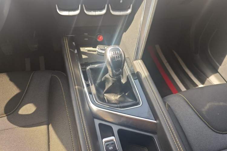 Used BAIC Beijing X3 2021 1.5T Manual Glory Edition Gear Lever