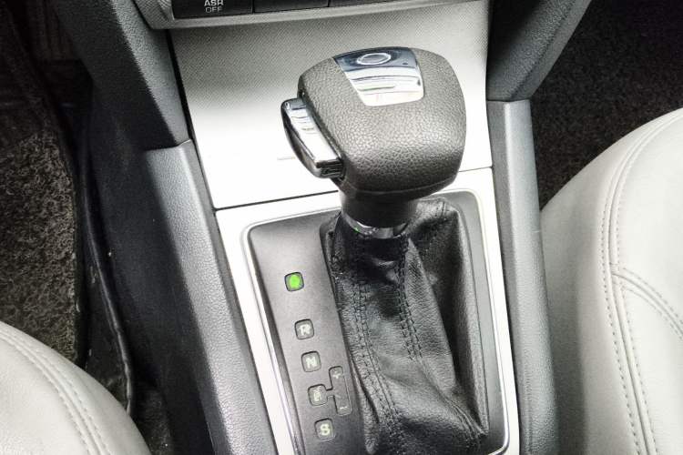 Used Skoda Octavia 2012 1.6L Automatic Yijun Edition Gear Lever