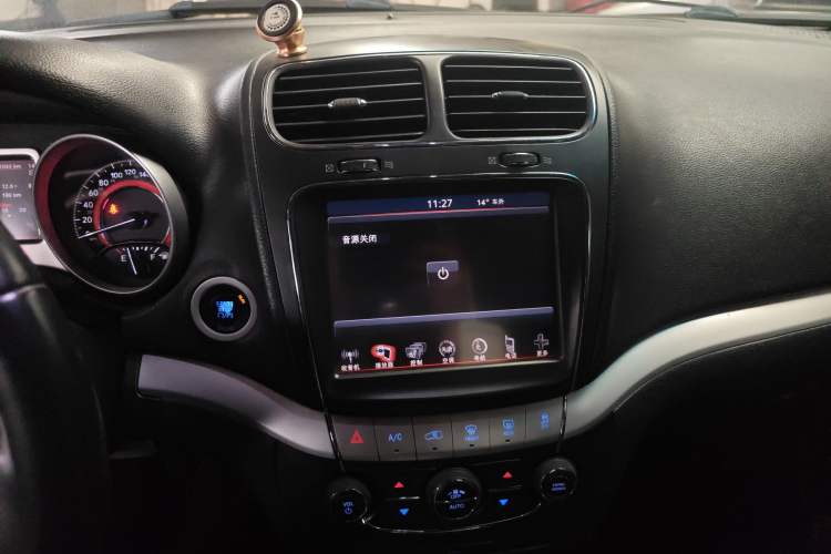 Used Dodge Journey 2013 2.4L Two-Wheel Drive Luxury Version