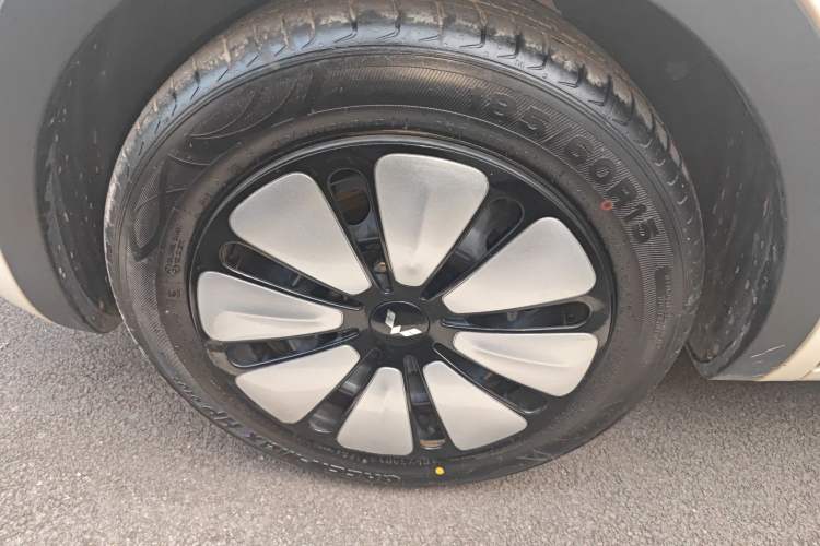 Used Wuling Bingo 2025 410 km Lingxi Deluxe Edition Left Front Wheel Hub