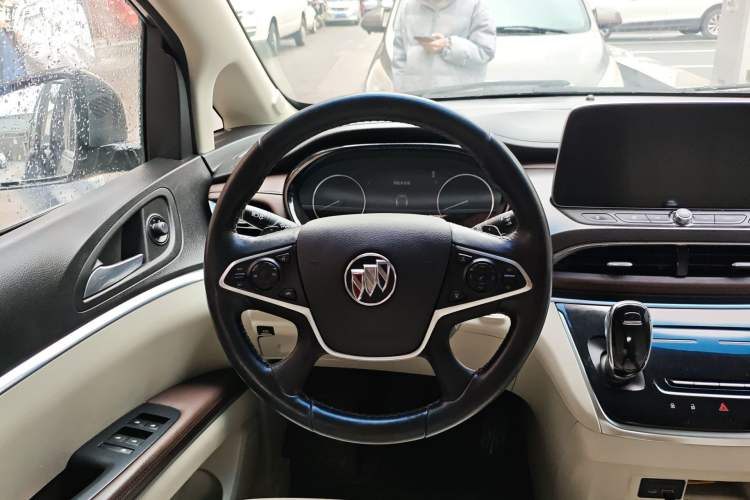 Used Buick GL8 2020 Land Business Class 652T Luxury Model
