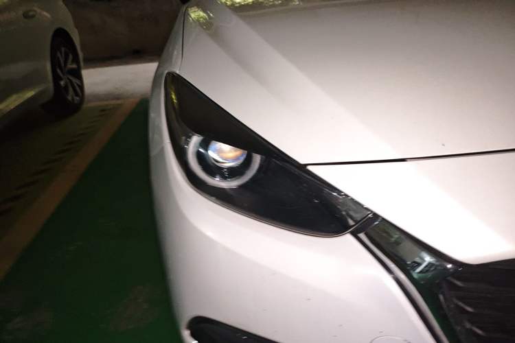 Used Mazda 3 Axela 2017 Sedan 1.5L Automatic Luxury Model Emission Standard China V
