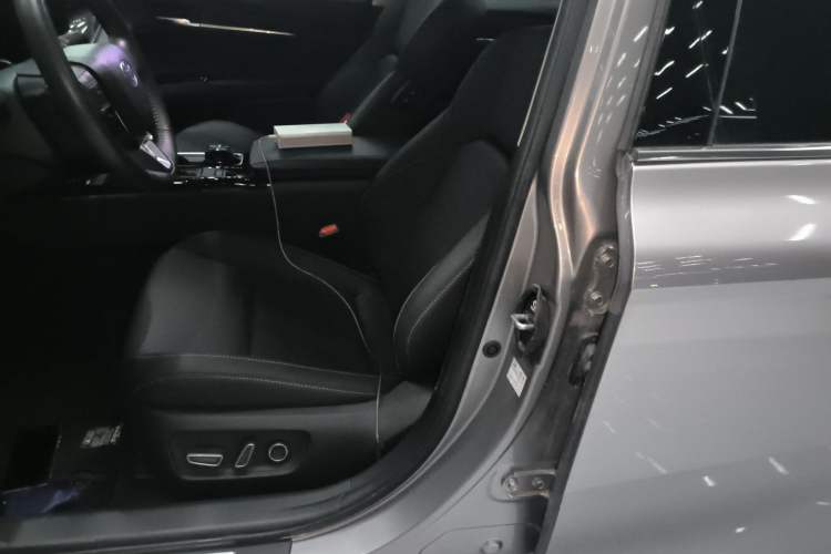 Used Toyota Camry 2024 Dual-Motor 2.0 HGVP Luxury Edition
