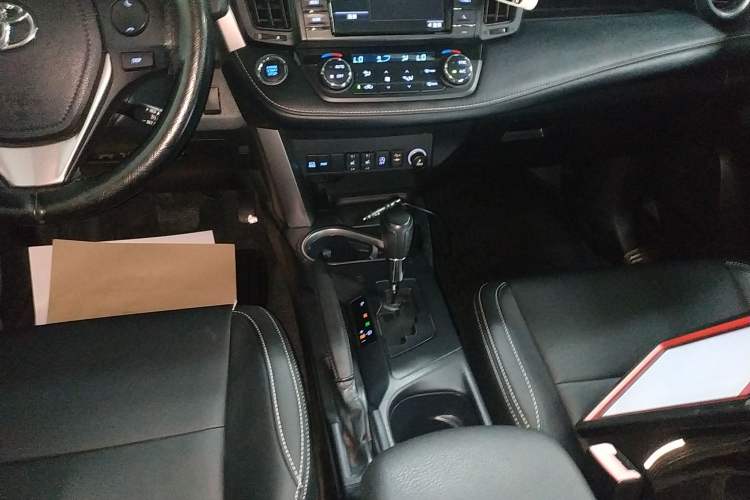 Used Toyota RAV4 2016 2.0L CVT Two-Wheel Drive Comfort Edition China V Standard