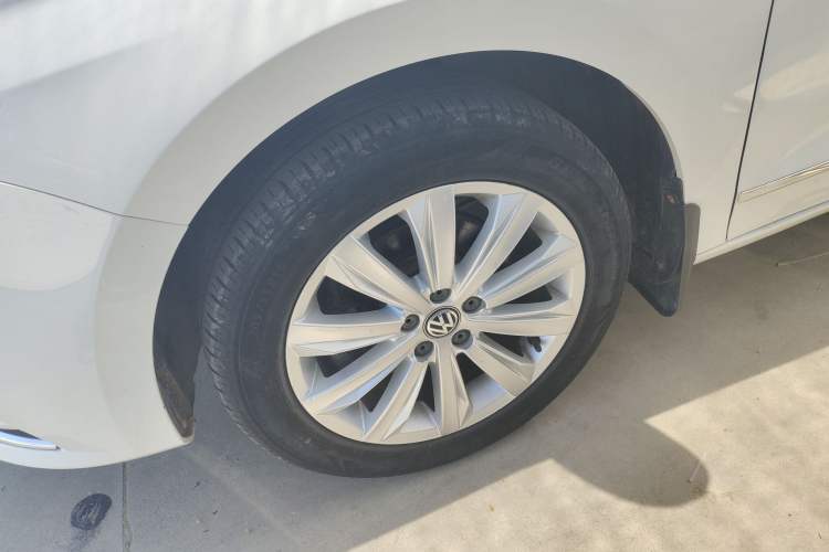 Used Volkswagen Bora 2017 1.6L Automatic Comfort Model Left Front Wheel Hub