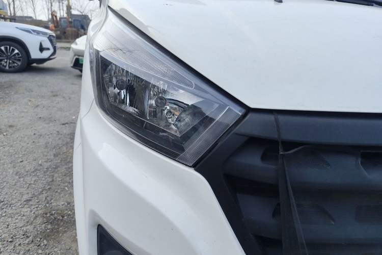 Used Jinbei Gold Hiace M Classic 2023 1.5L Engineering Lion Passenger Vehicle 5/6/7 Seats