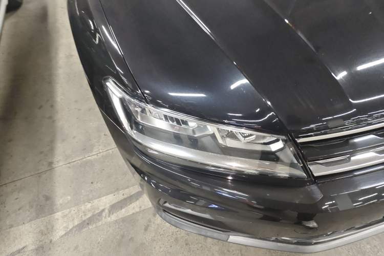 Used Volkswagen Tiguan 2018 330TSI All-Wheel-Drive Innovation Model Right Front Headlight
