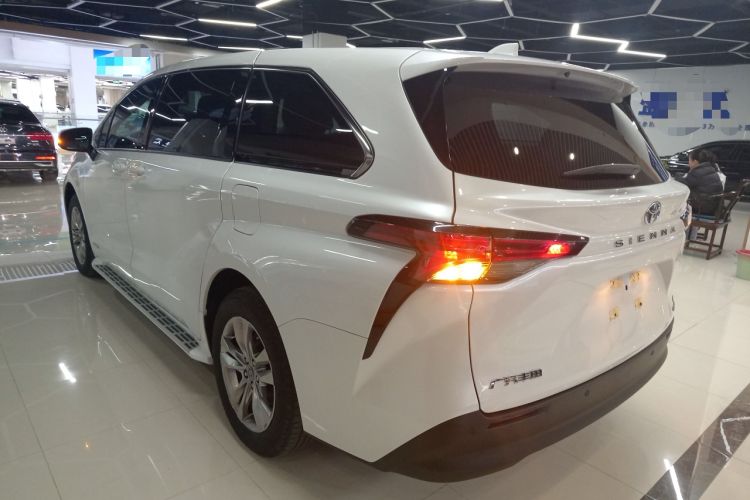 Used Toyota Sienna 2023 2.5L Hybrid Comfort Edition