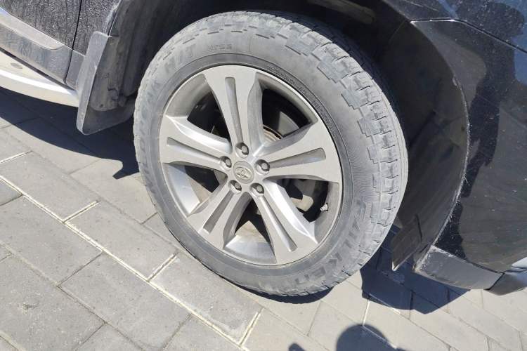 Used Toyota Highlander 2012 2.7L Two-Wheel Drive 7-Seater Luxury Edition Right Front Wheel Hub