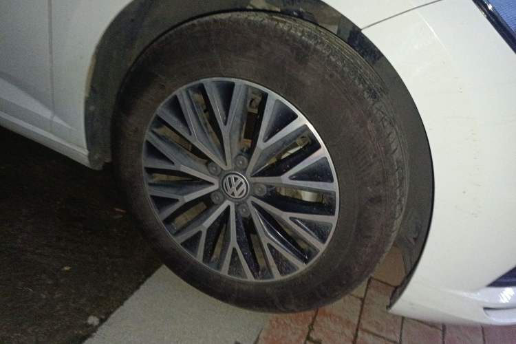 Used Volkswagen Sagitar 2021 280TSI DSG 30th Anniversary Edition Right Front Wheel Hub