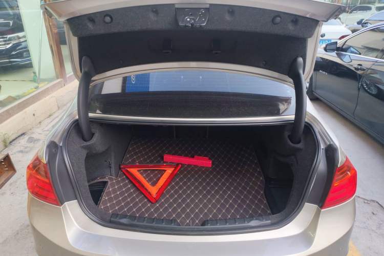 Used BMW 3 Series 2014 320Li Luxury Design Package Trunk