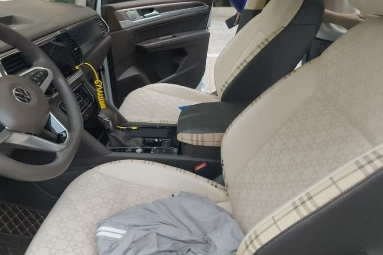 Used Volkswagen Viloran 2020 330TSI Business Edition Left Front Seat