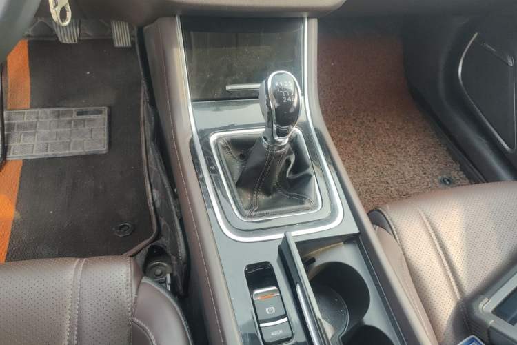 Used Changan Raeton CC 2018 1.5T Manual Elegant Model China V Standard