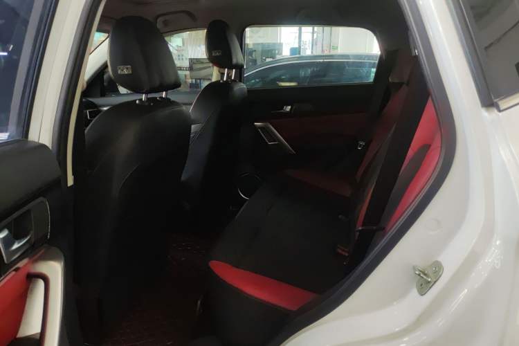 Used Haval H2 2017 Blue Label 1.5T Manual Two-Wheel Drive Luxury Model Left Rear Seat