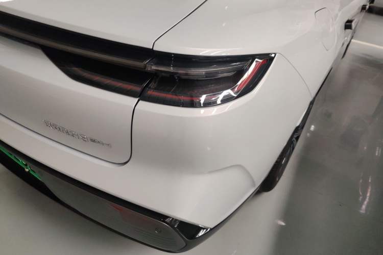 Used Geely Galaxy 8 2025 130km EM-i Flagship Edition Exterior 3