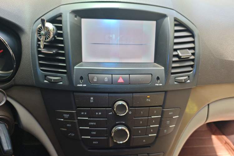 Used Buick Regal 2012 2.0L Luxury Edition Audio And AC Panel