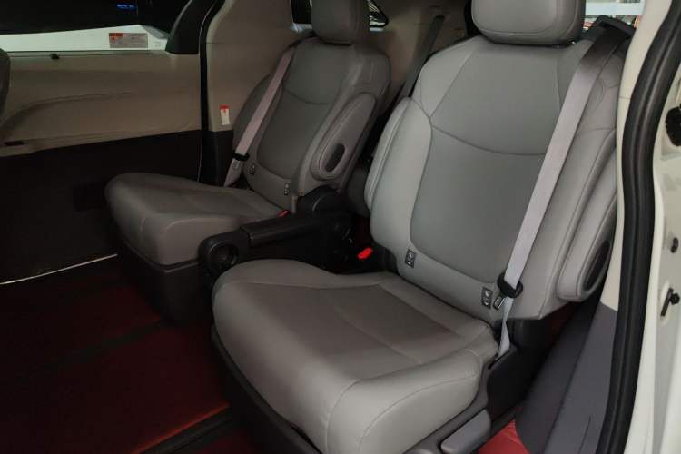 Used Toyota Granvia 2024 2.5L Hybrid Comfort Edition
