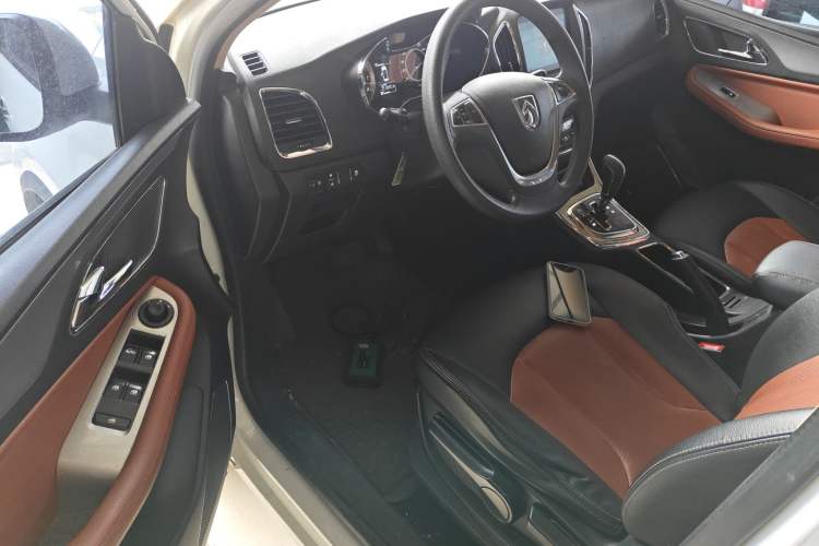 Used Baojun 560 2016 1.8L iAMT Elite Edition
