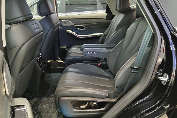 Used JETOUR Shanhai L9 2025 1.5TD 2DHT Luxury Edition 6-Seater
