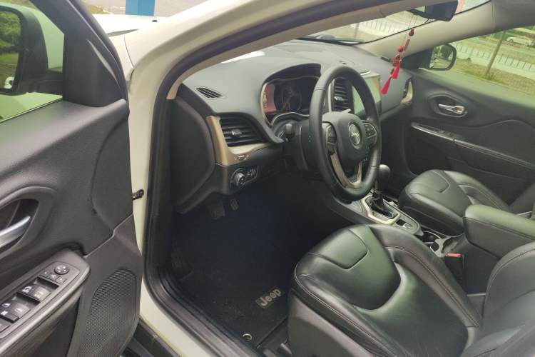 Used Jeep Cherokee 2016 2.4L Professional Edition