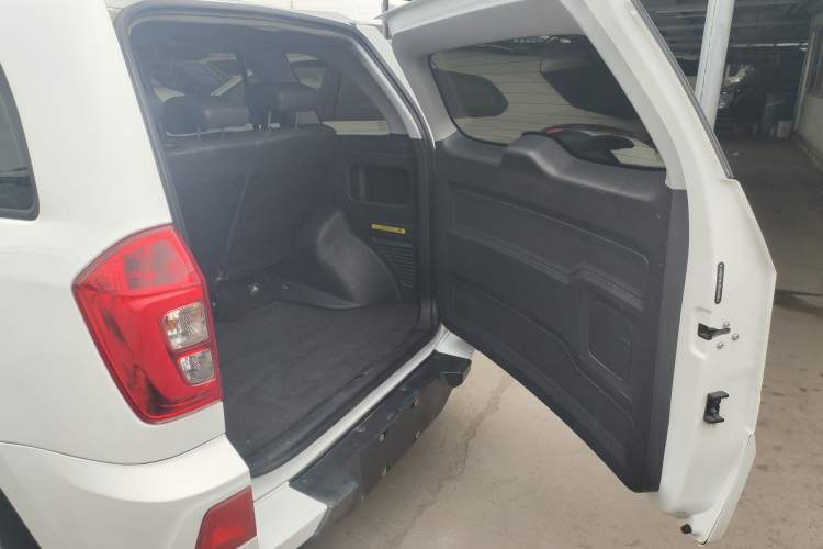 Used Chery Tiggo 3 2016 1.6L Manual ZhiShang Edition Trunk