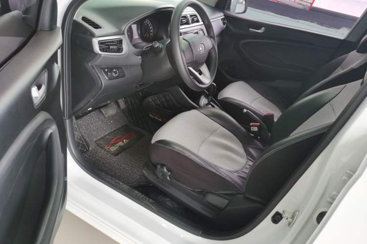 Used Hyundai Verna (older generation) 2017 1.4L Automatic YueXiang Edition China V-standard