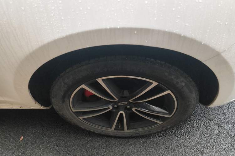 Used Hima AITO M5 2022 Extended-Range Four-Wheel Drive Ultimate Edition Right Front Wheel Hub