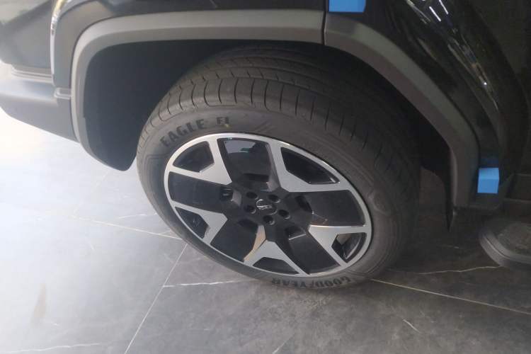 Used iCAR V27 2026 Model 200KM Four-Wheel Drive Falcon 500 Right Rear Wheel Hub