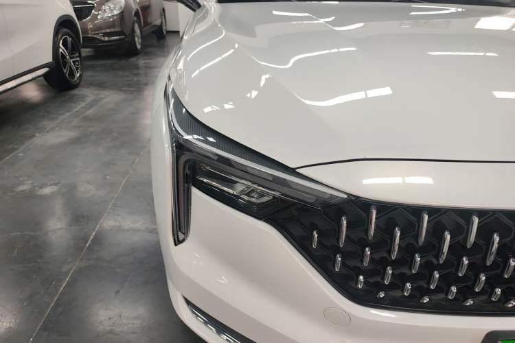 Used Bestune B70 2022 Third Generation 1.5T Automatic Enjoyment Version Right Front Headlight