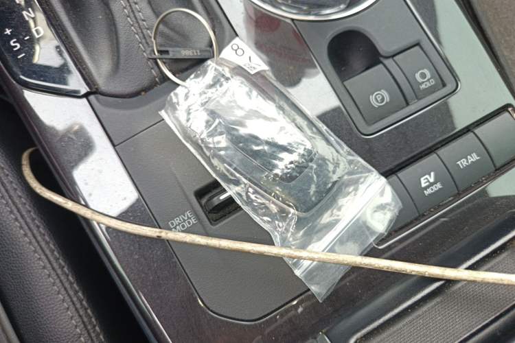 Used Toyota Crown Kluger 2021 2.5L HEV Four-Wheel Drive Luxury Edition Vehicle Key