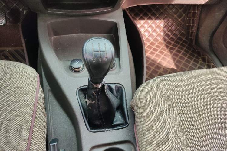 Used Wuling Hongguang 2015 1.2L S Base Model China V Standard Gear Lever