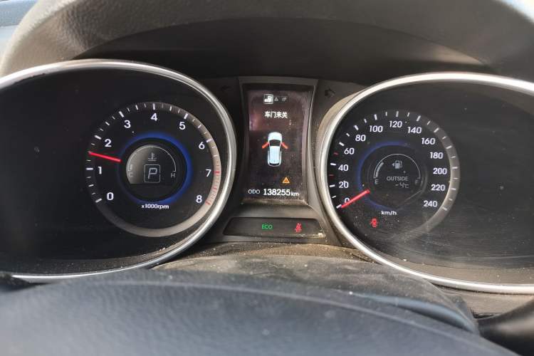 Used Hyundai Santa Fe 2013 Revised Version 2.4L Automatic All-Wheel Drive Luxury Trim