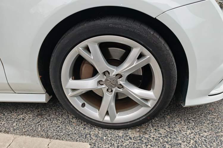 Used Audi A7 2018 40 TFSI Ambition Edition Right Front Wheel Hub