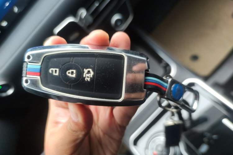 Used Ford Edge 2021 PLUS EcoBoost 245 Two-Wheel-Drive Platinum Edition 5 Seats Vehicle Key