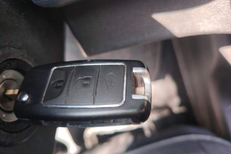 Used FORTHING Lingzhi M5 2022 Passenger Version Luxury Model 7 Seats Vehicle Key