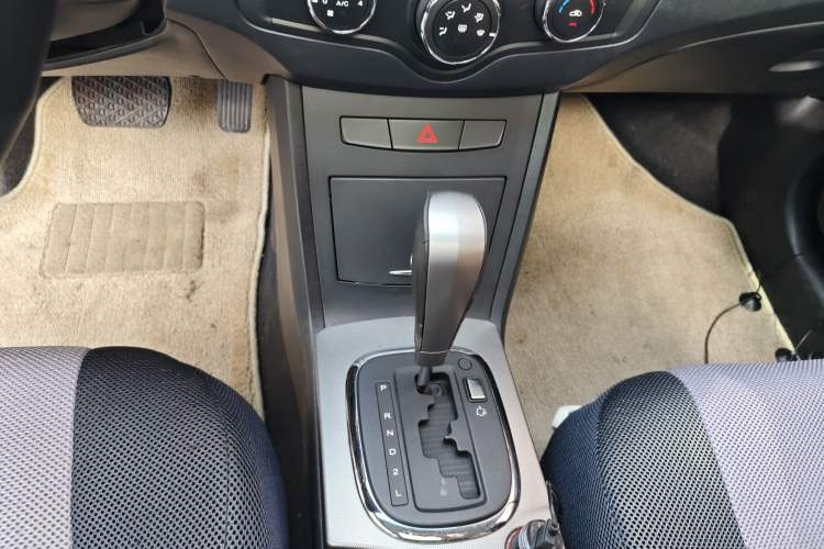 Used Roewe 350 2013 350C 1.5L Automatic Xunyue Edition
