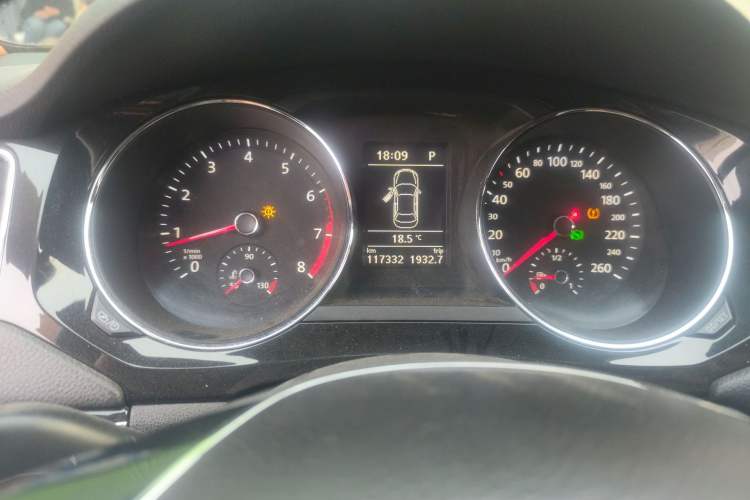 Used Volkswagen Sagitar 2017 230TSI Automatic Luxury Edition Instrument Cluster