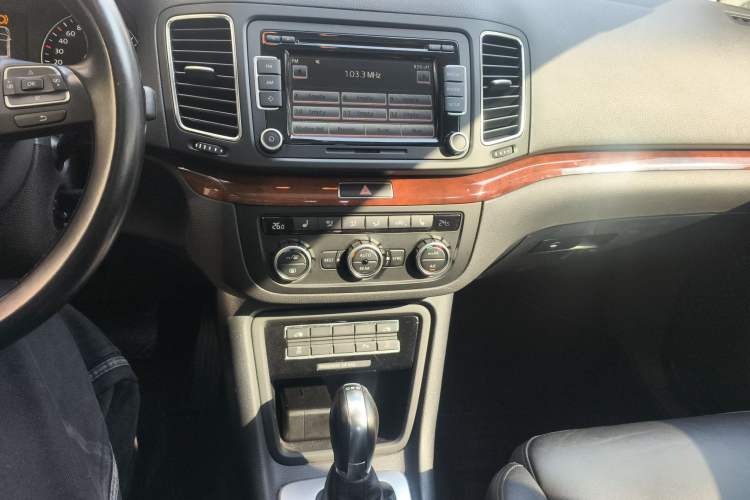 Used Volkswagen Sharan 2013 1.8TSI Comfort Model Euro IV Audio And AC Panel
