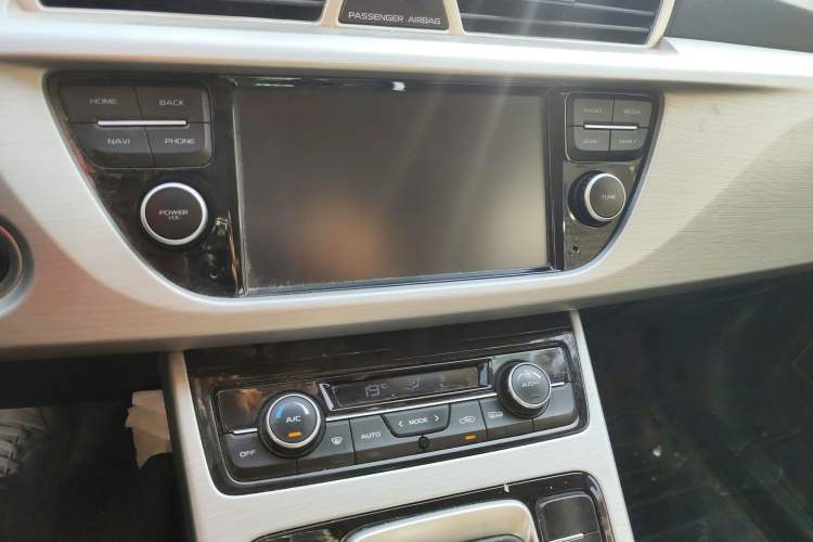 Used Geely Auto Emgrand X7 Sport 2016 2.0L Manual ZhiShang Version
