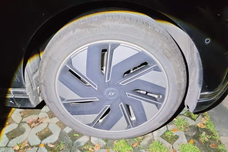 Used Dongfeng eπ eπ008 2025 636Ultra LikeYi Edition 6-Seater Right Front Wheel Hub