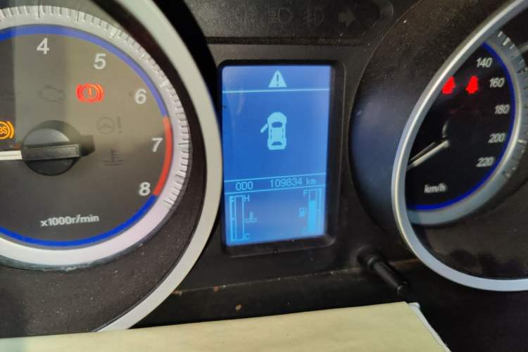 Used Soueast V5 Lingzhi 2012 1.5L Manual Luxury Version Odometer Close Up